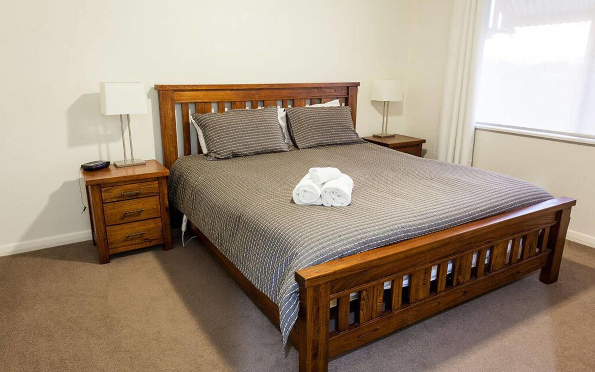 Point Lonsdale Holiday Apartments (Adults Only) Квінскліфф Екстер'єр фото